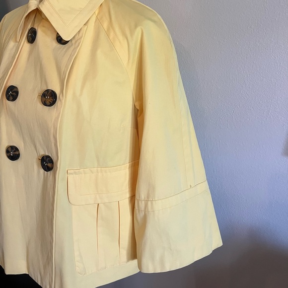 Rain Coat Styles and Company Water Resistent Size Medium in a Beautiful yellow - Picture 9 of 9